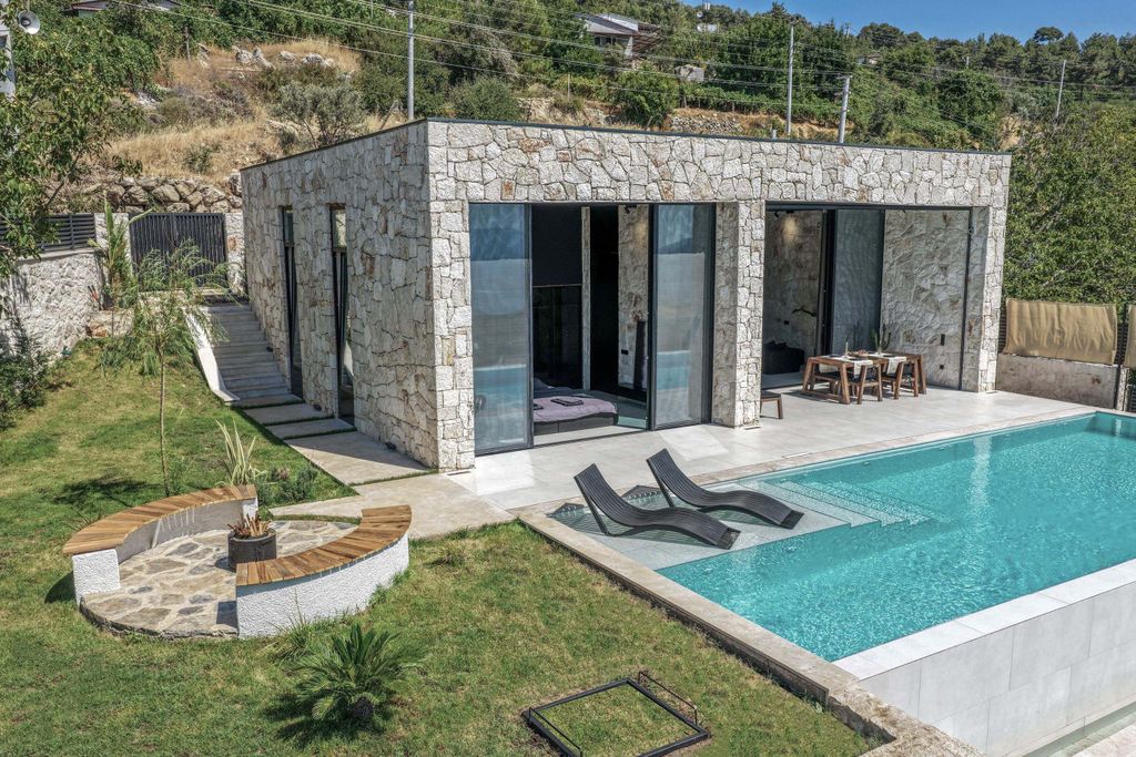 Property photo 1 of 25 Prestigious Bungalow In Seydikemer, Fethiye For Sale - Landscaped Private Garden