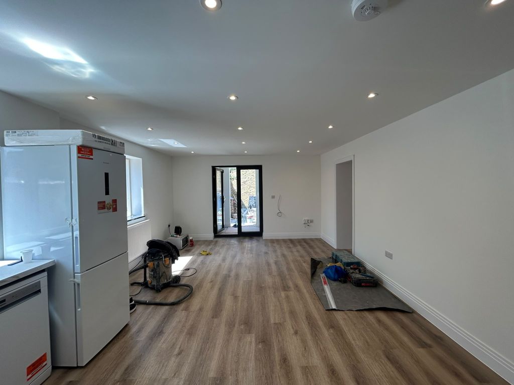 Property photo 3 of 10 Gallery