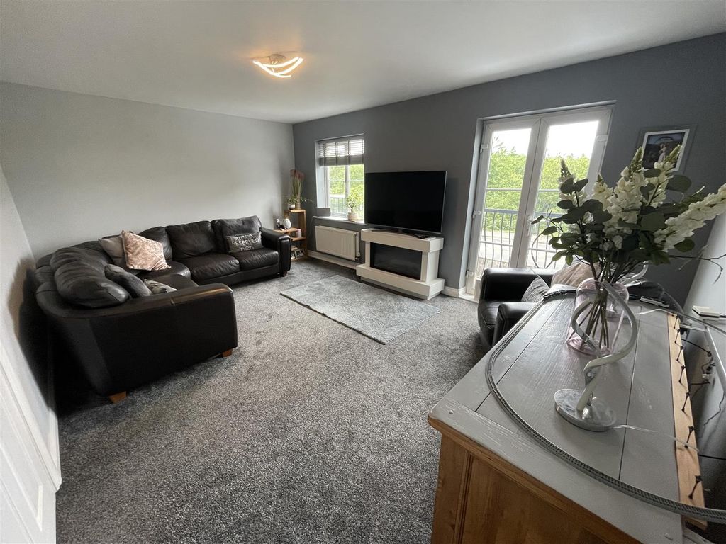 Property photo 1 of 20 59 Dovecote A.Jpg
