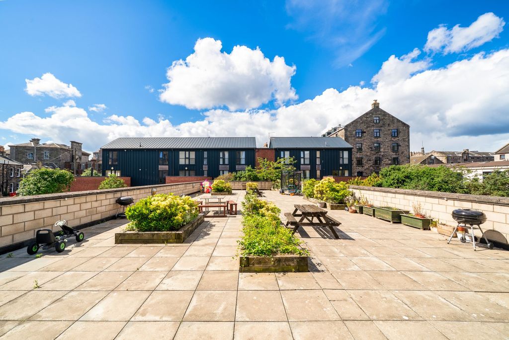 Property photo 2 of 36 Communal Roof Terrace