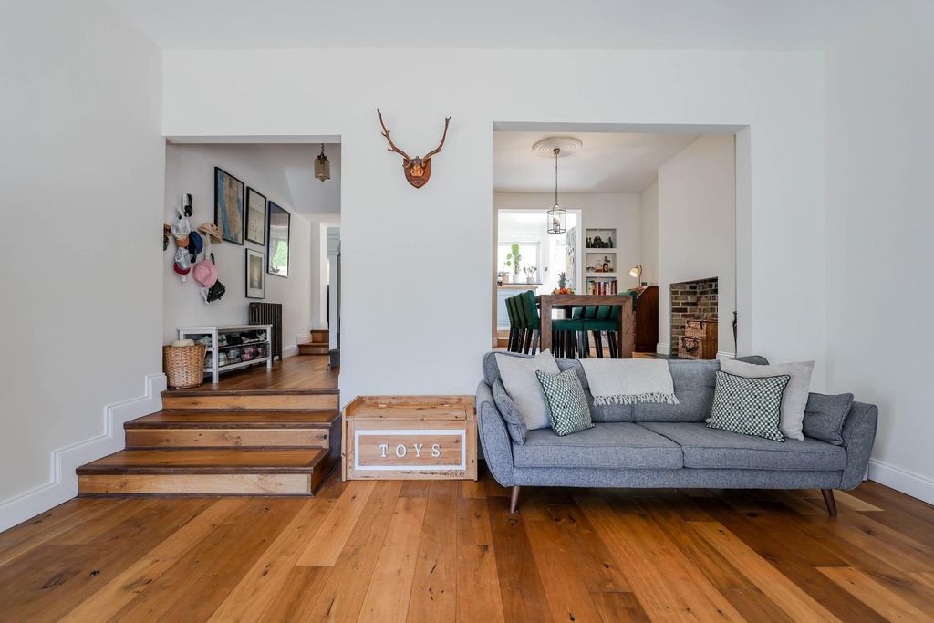 Property photo 2 of 43