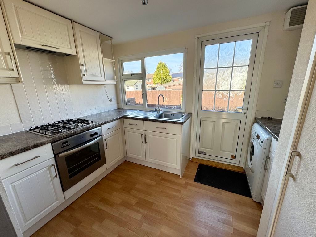 Property photo 3 of 14 Kitchen