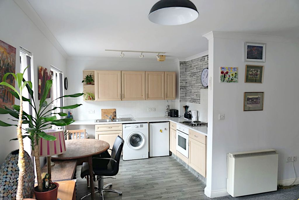 Property photo 2 of 19