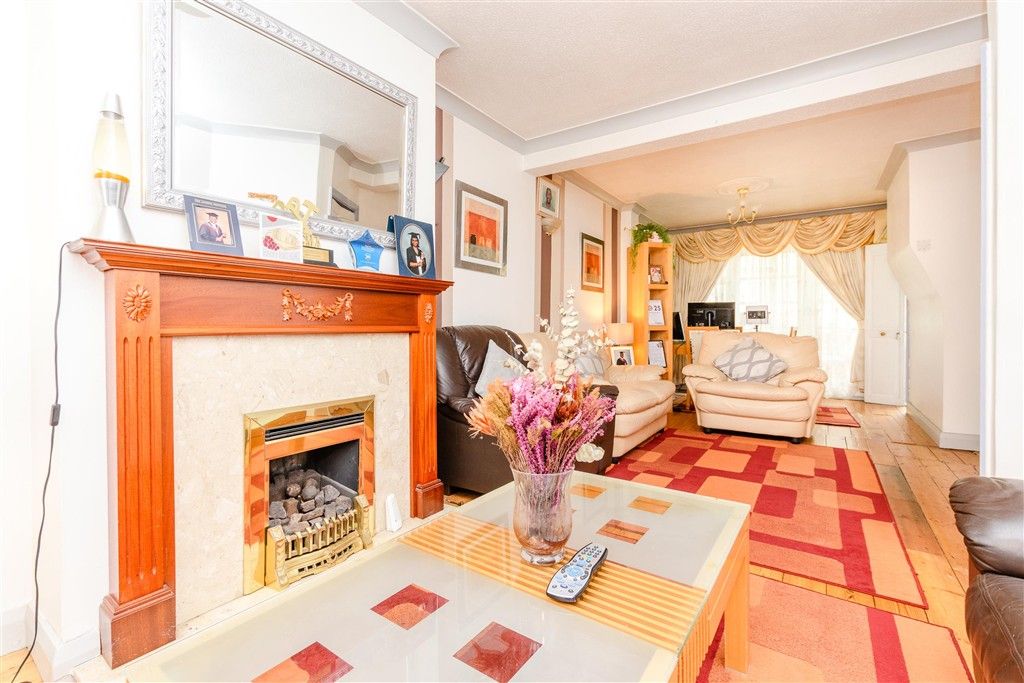 Property photo 3 of 9 Lounge/Diner