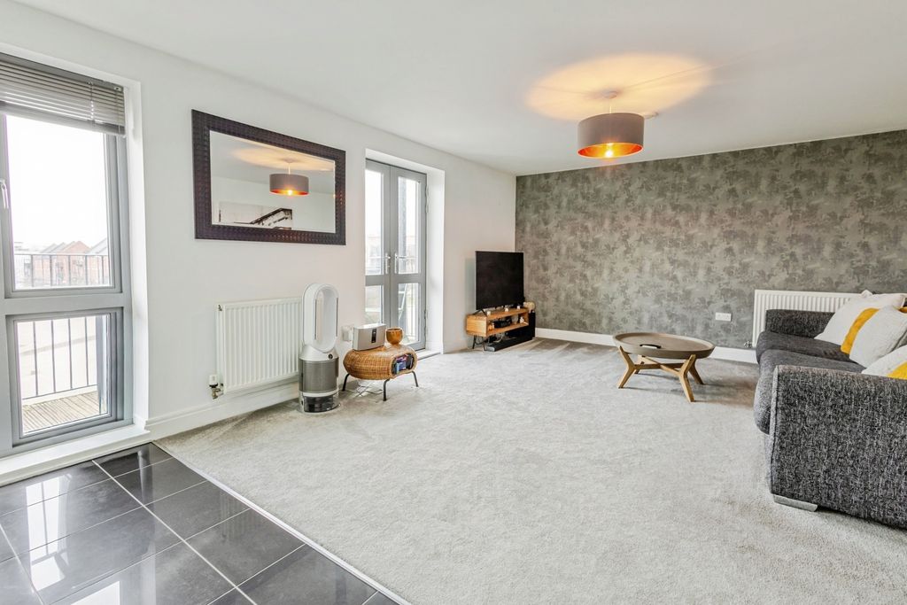 Property photo 2 of 15 Lounge