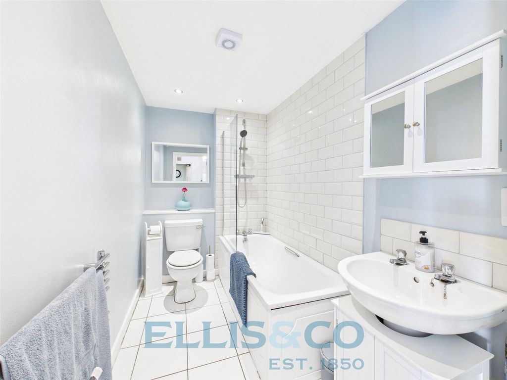 Property photo 1 of 9 Picture No. 05