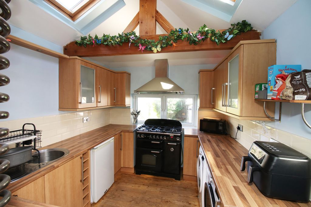 Property photo 2 of 33