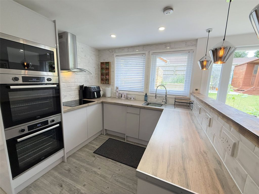 Property photo 2 of 22 Picture No. 14