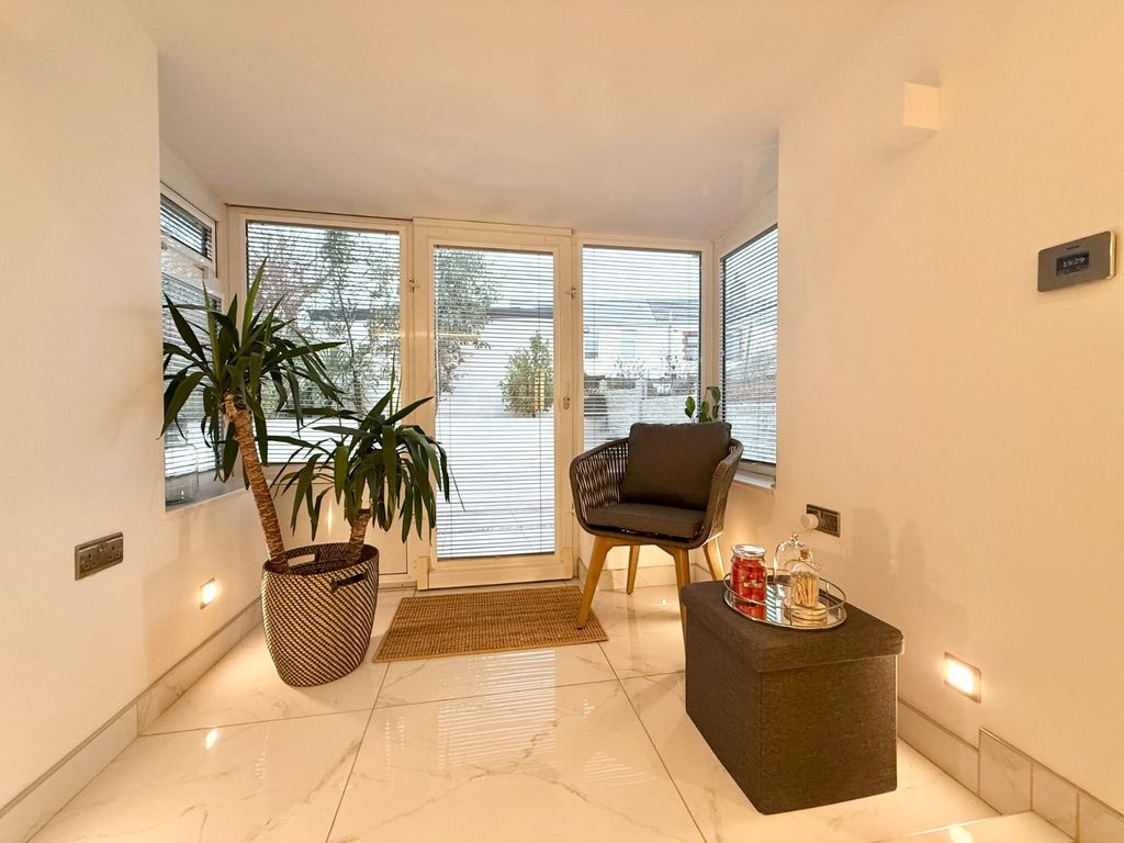 Property photo 3 of 26 Picture No. 13