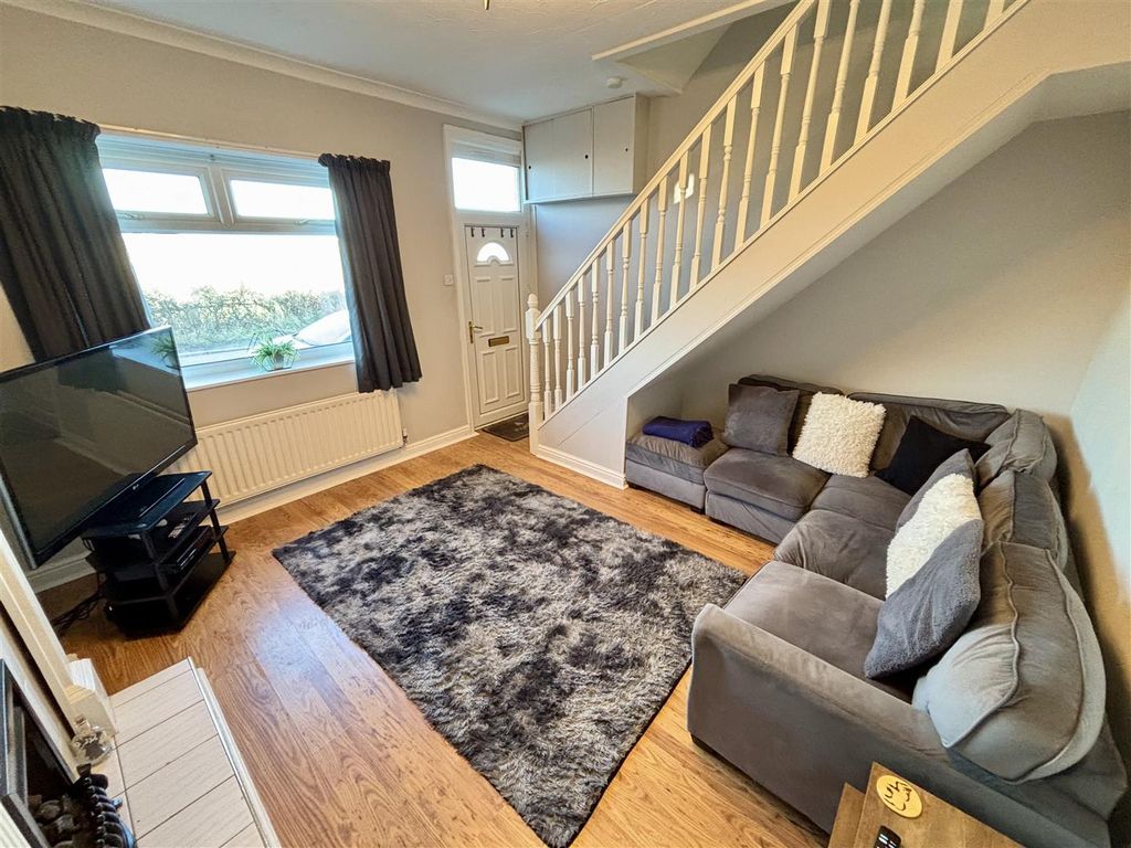 Property photo 3 of 18 Living Room