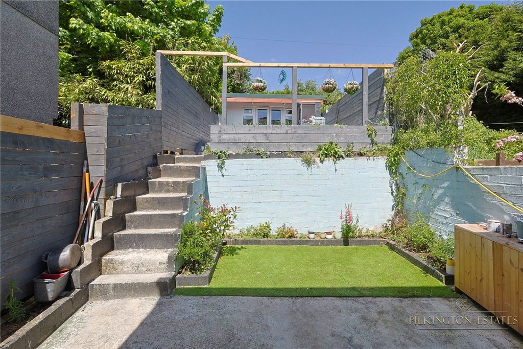 Property photo 2 of 15 4275211