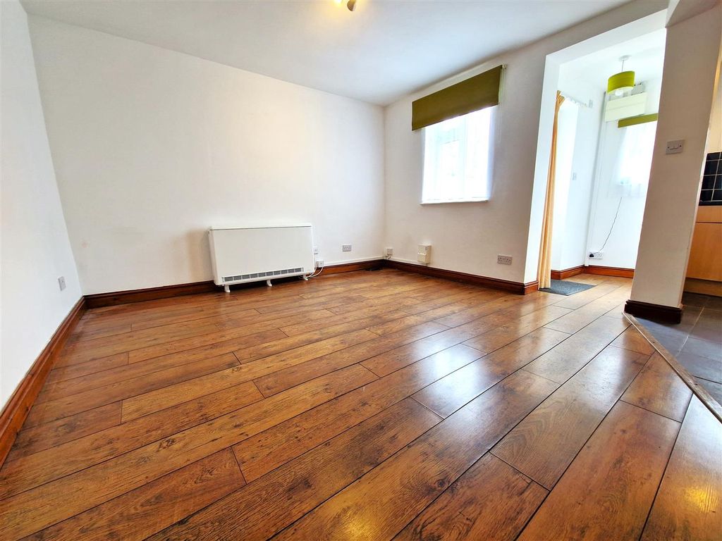 Property photo 2 of 5 Abbey Street 38c - Lounge.Jpg