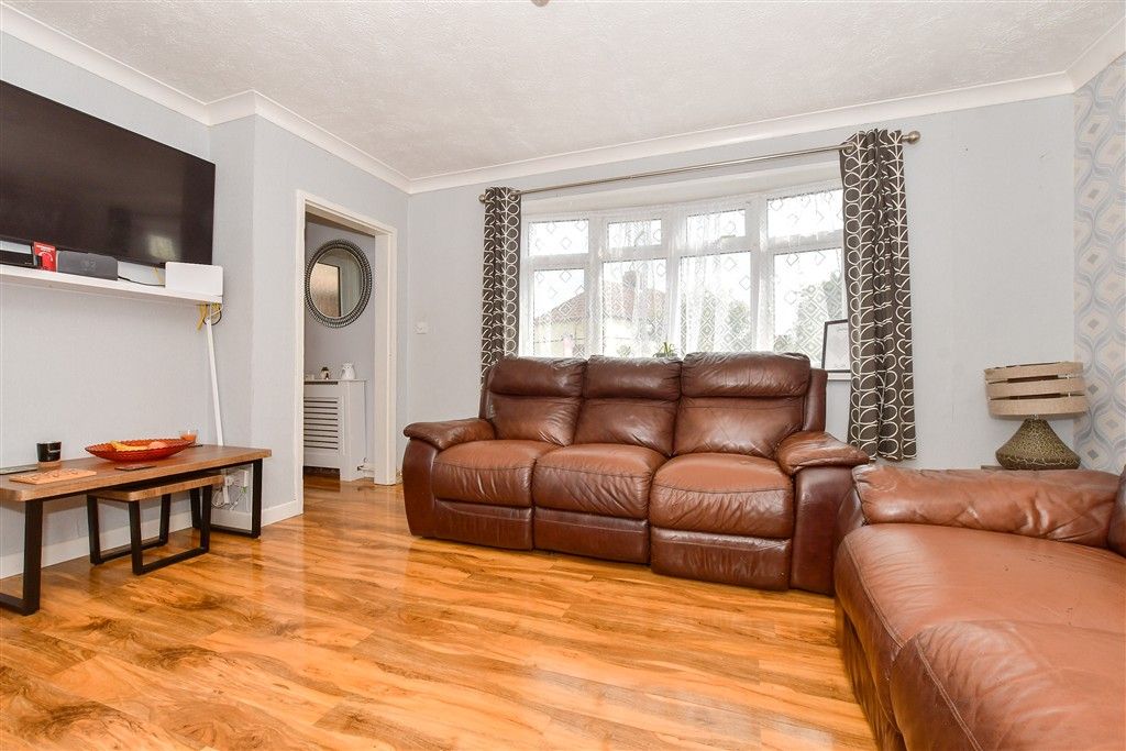 Property photo 3 of 13 Lounge