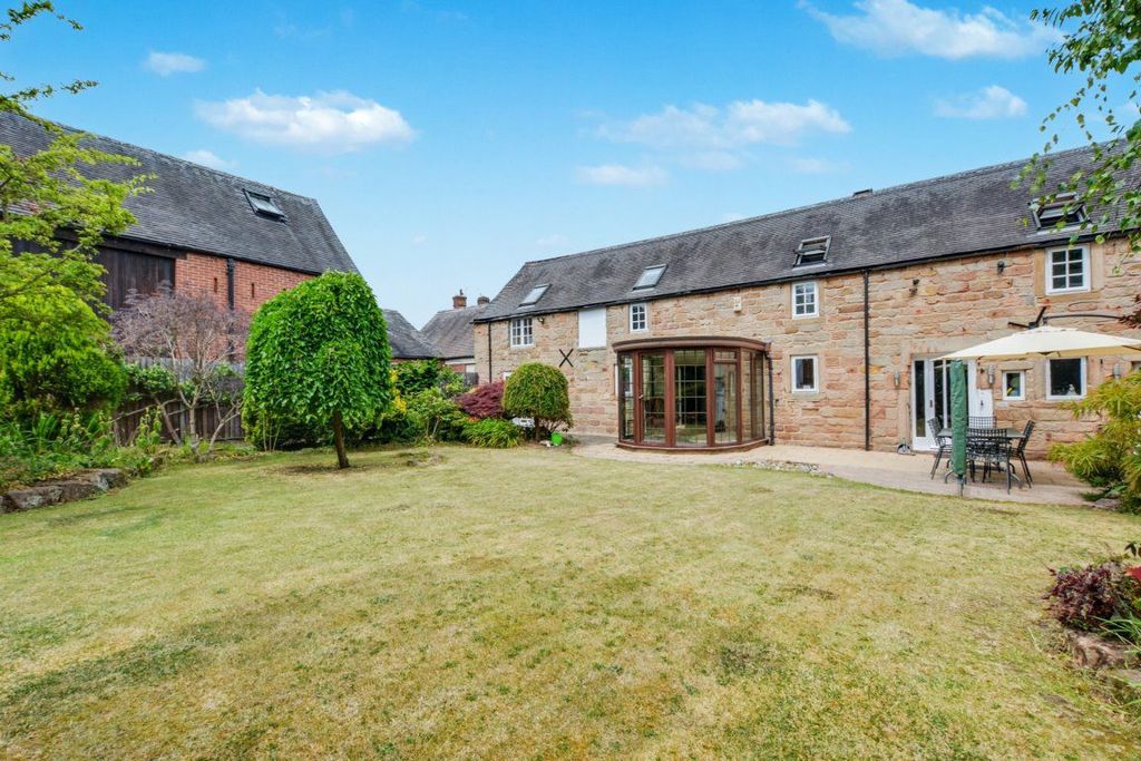 Property photo 2 of 23