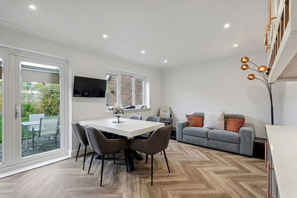 Property photo 3 of 26