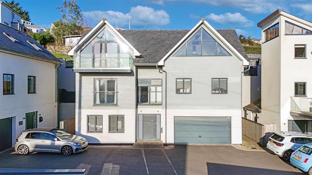 Property photo 1 of 17 Front 1.Jpg