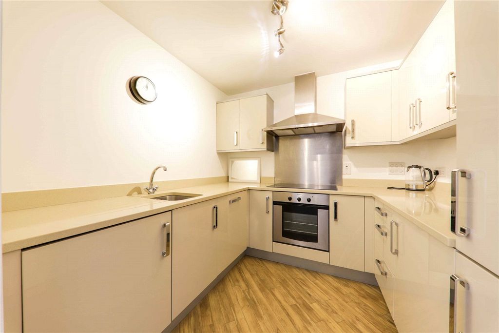 Property photo 3 of 7 Kitchen