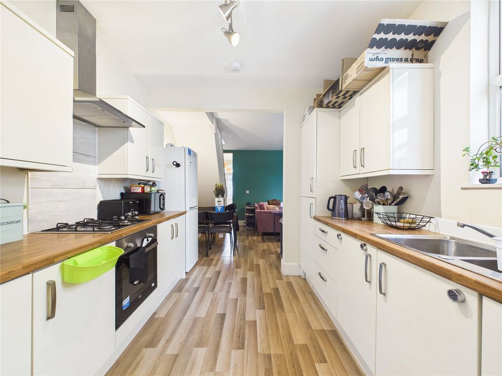 Property photo 2 of 17 Picture No. 27