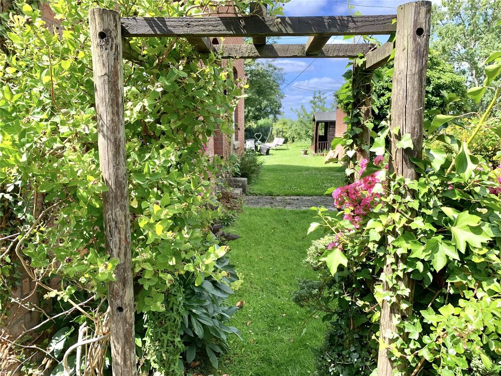 Property photo 2 of 25 Garden