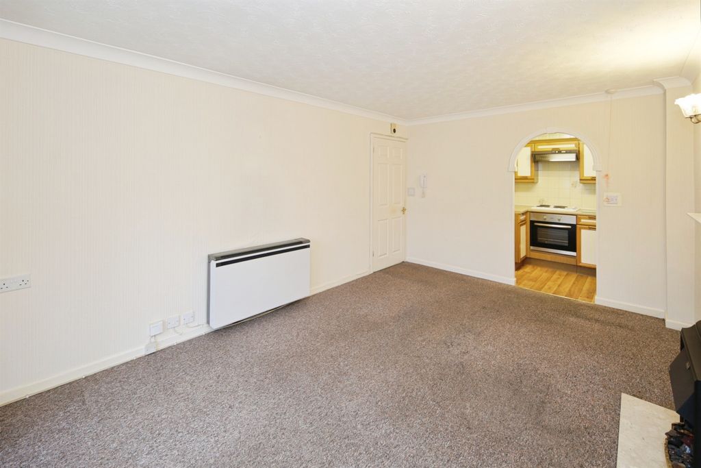 Property photo 3 of 12