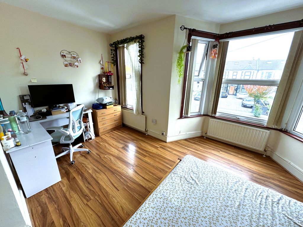 Property photo 1 of 5