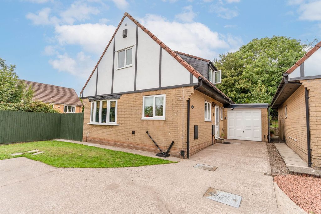 Property photo 1 of 28