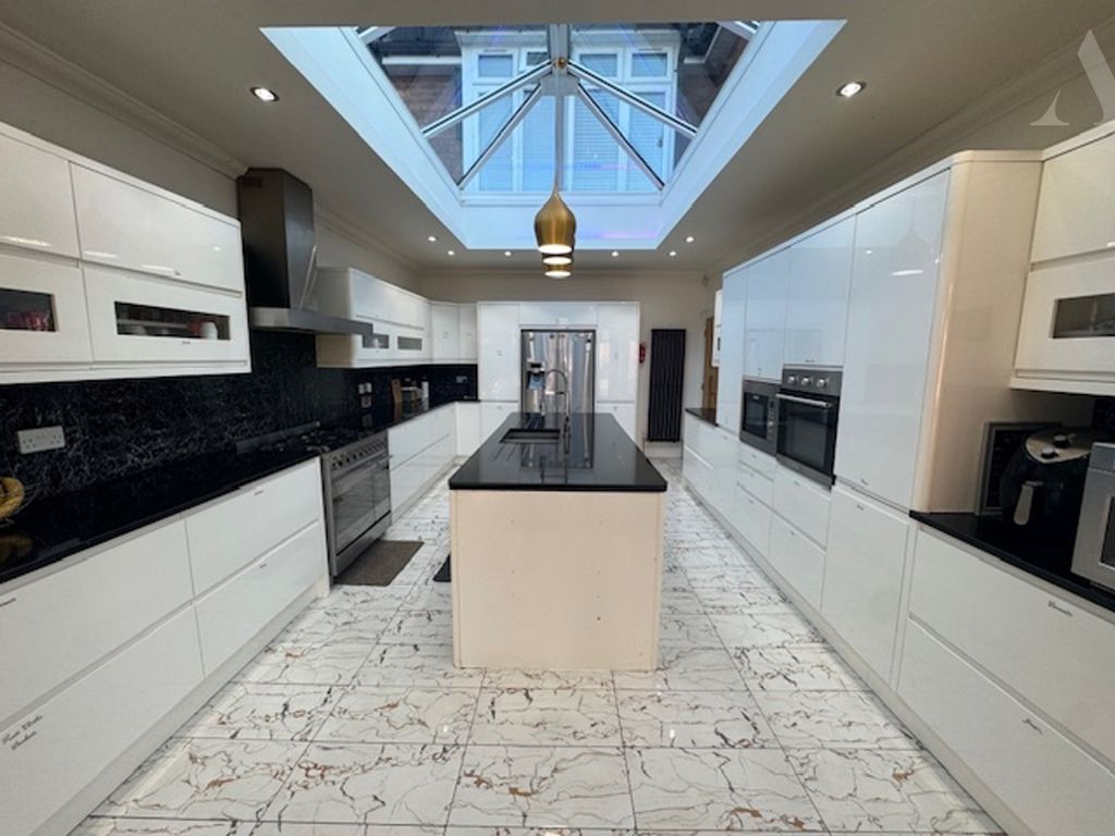 Property photo 2 of 26 24 Eastbourne Ave Kitchen.Jpeg