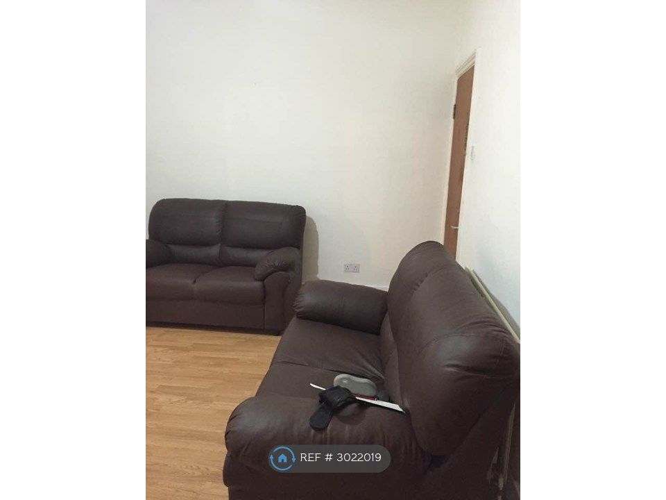 Property photo 1 of 6 Living Room