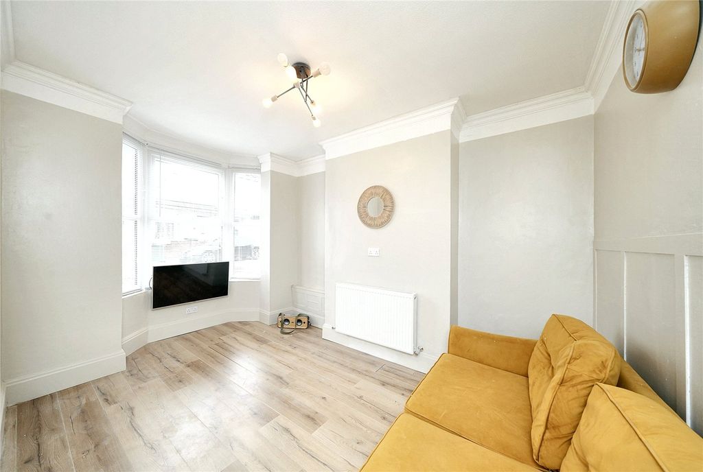 Property photo 2 of 16 Picture No. 12