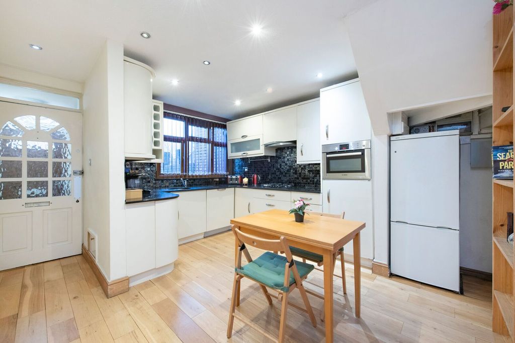 Property photo 3 of 8