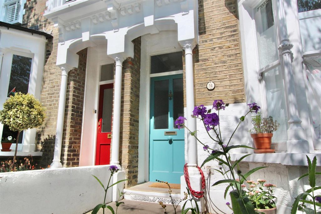 Property photo 2 of 25 Sydner Road, N16