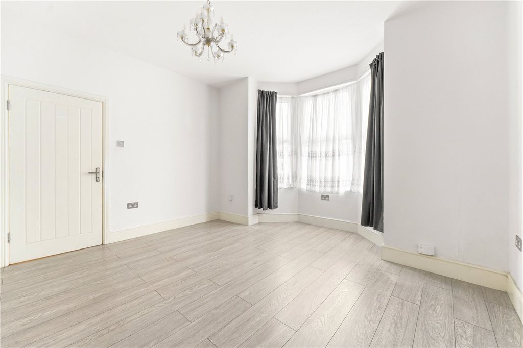 Property photo 2 of 26 Picture No. 23