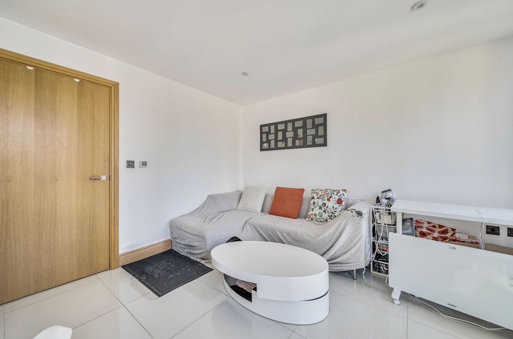 Property photo 3 of 13 1335281-8-68924Ec...