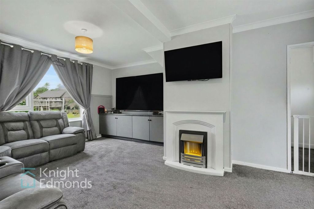 Property photo 2 of 15 Lounge