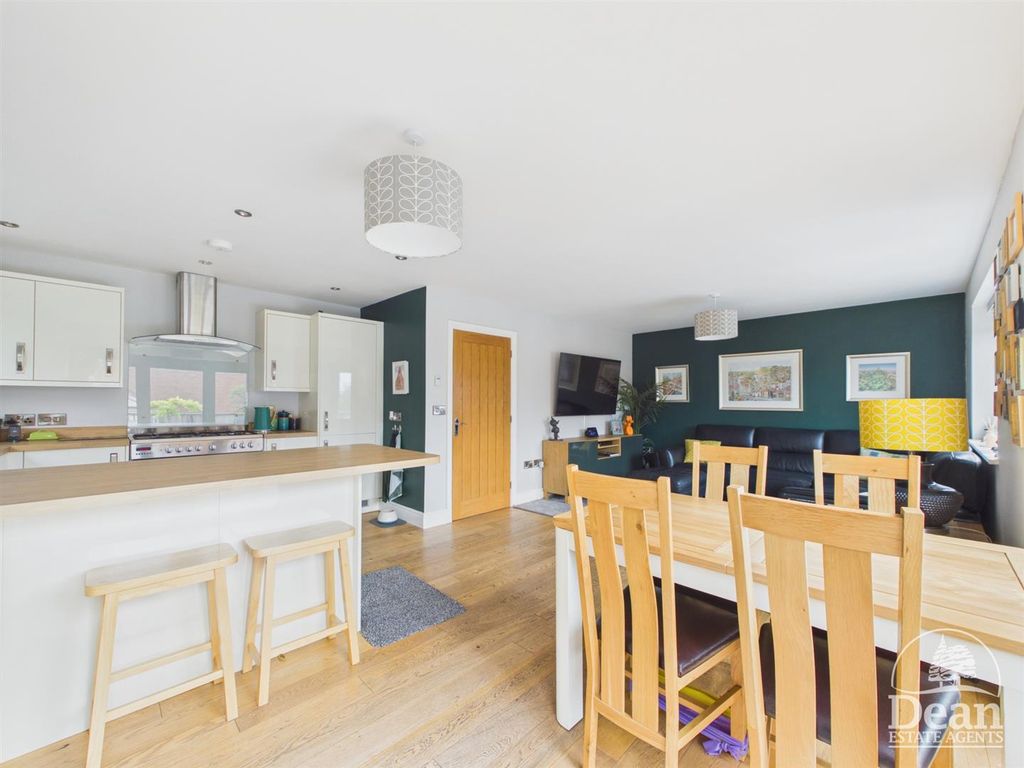 Property photo 2 of 31