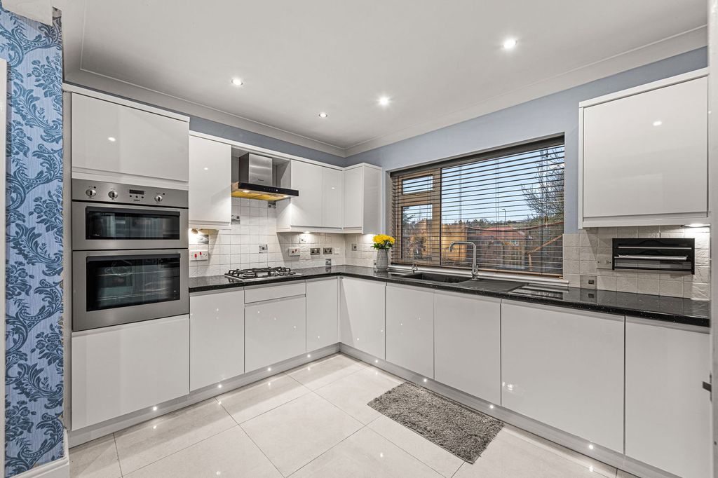 Property photo 2 of 25