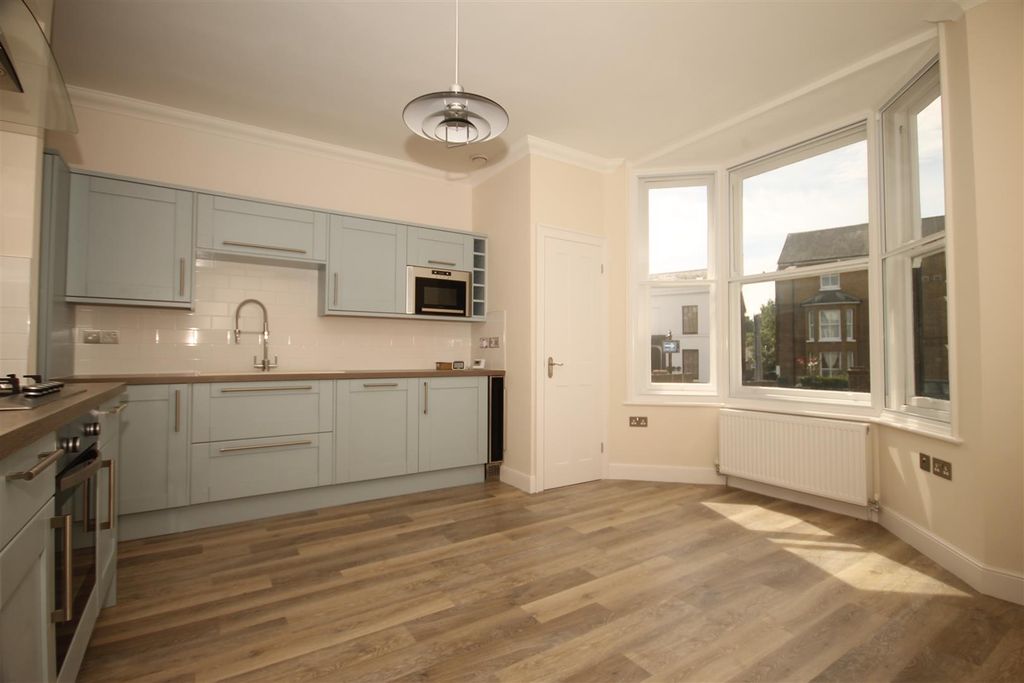 Property photo 2 of 7 Kitchen