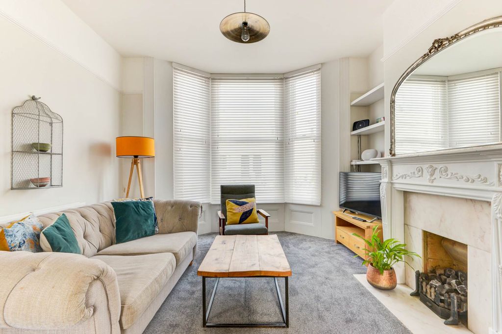 Property photo 1 of 11
