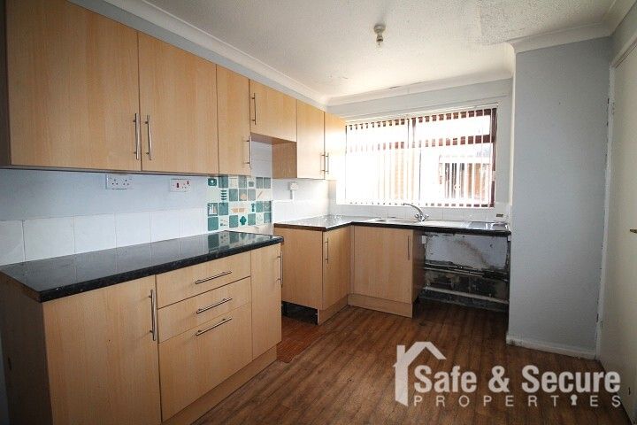 Property photo 2 of 11 Kitchen (2)