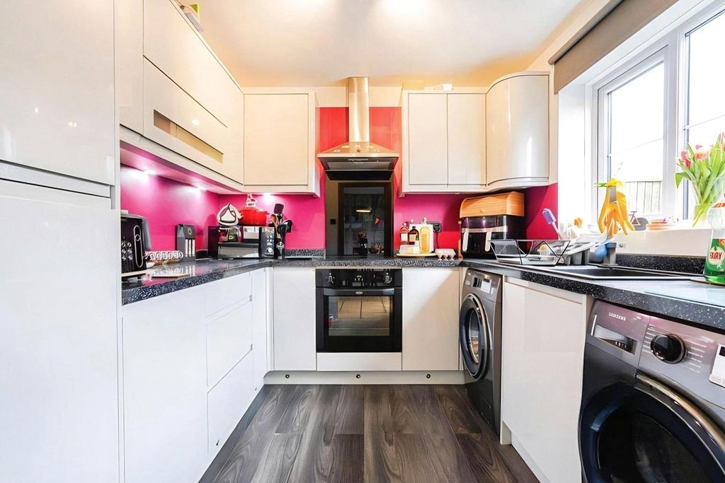 Property photo 2 of 20 Kitchen