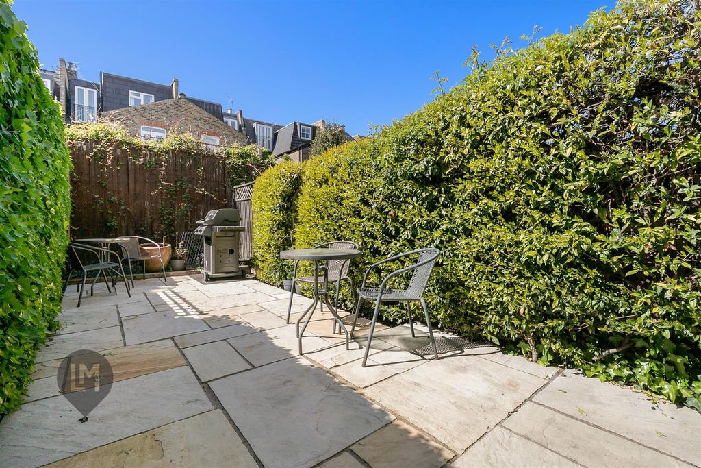 Property photo 3 of 7 Garden