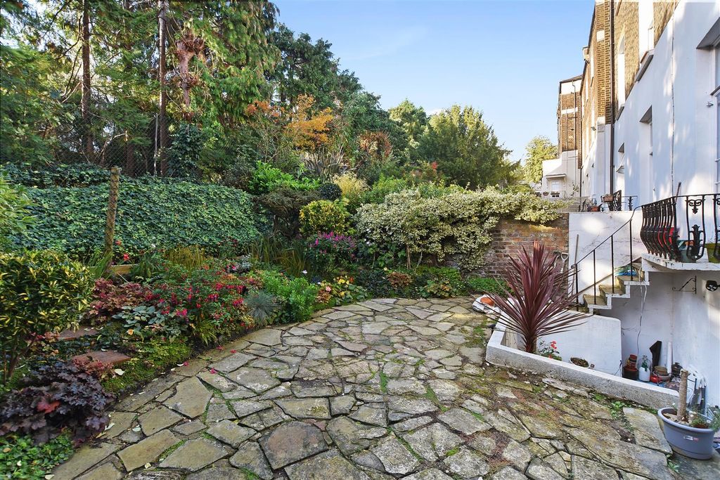 Property photo 3 of 8 Highgate West Hill - Garden.Jpg