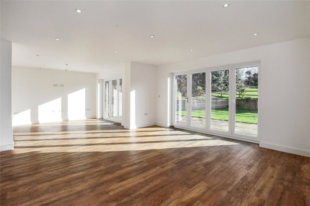 Property photo 2 of 19 Picture No. 04