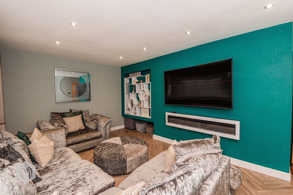 Property photo 2 of 37 Picture No. 07