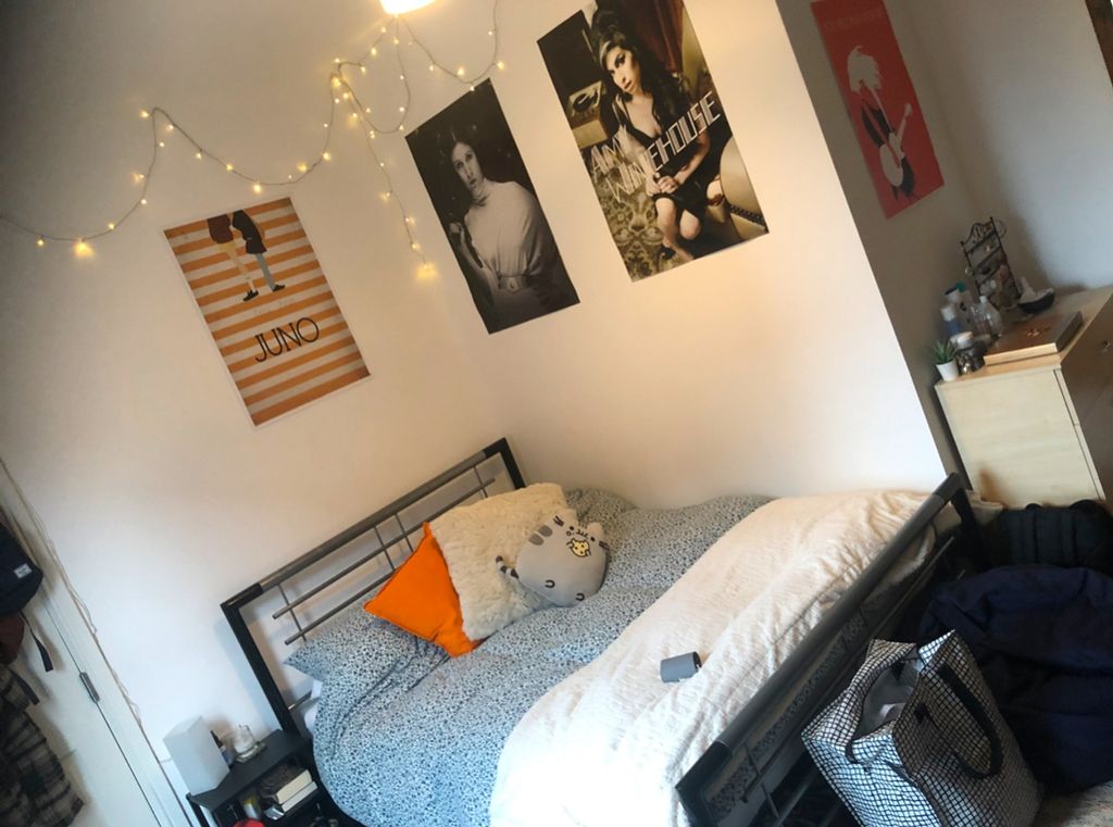 Property photo 3 of 4 A Cozy Double Bedroom Featuring Stylish Decor With...