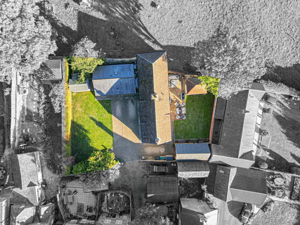 Property photo 2 of 24