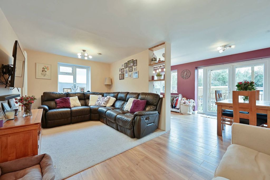 Property photo 2 of 30