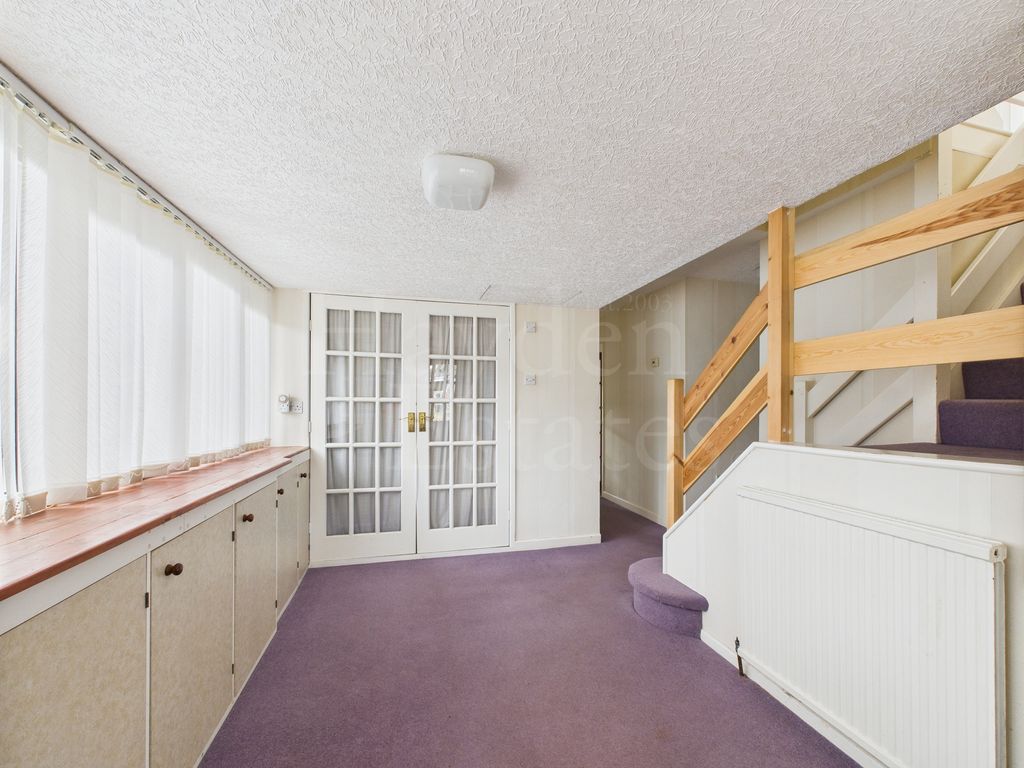 Property photo 2 of 27
