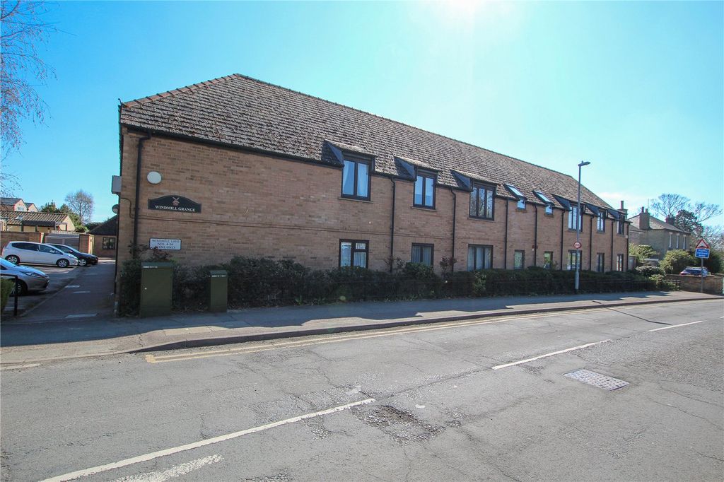 Property photo 1 of 15 Windmill Grange.
