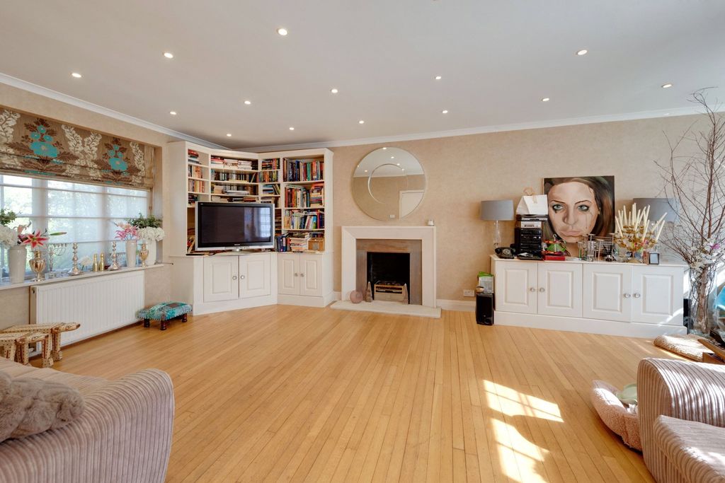 Property photo 2 of 14